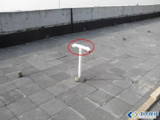 屋顶保温通气管需要全部做耳朵吗?