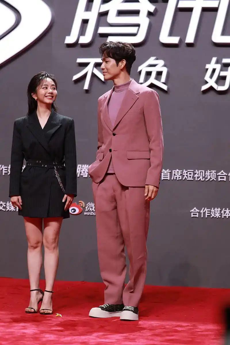 同龄的钟汉良和刘恺威好抗老