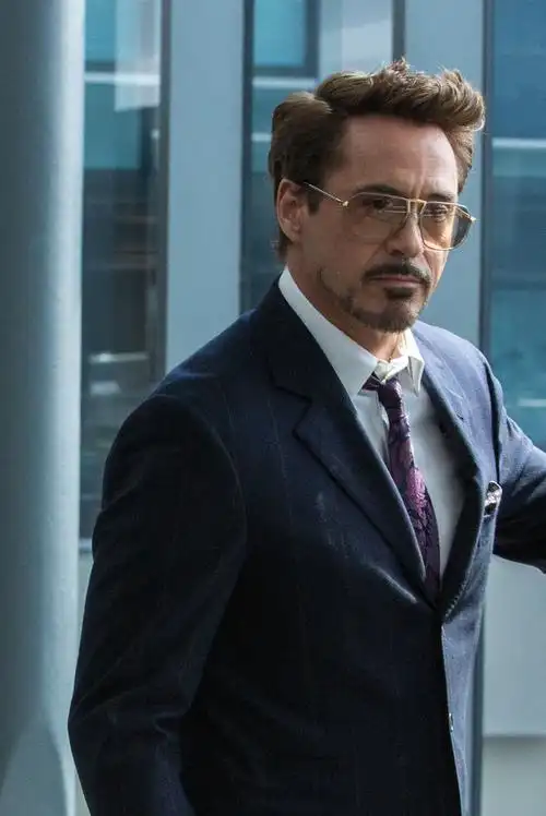 so.com/doc/899430-950697.html 饰演托尼·斯塔克 / https://baike.