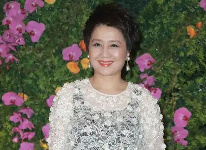 二太蓝琼缨如同豪门"甄嬛"一样的生活,穿着华美的