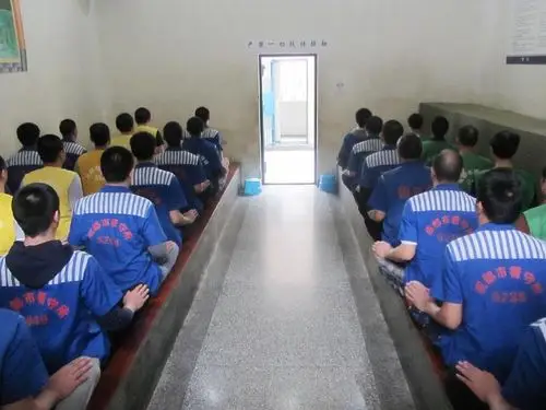 市看守所管教二大队严格强化在押人员一日生活制度