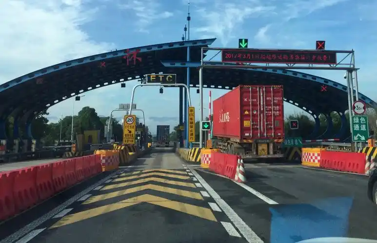 ①东阳上高速,第二个出口--"怀鲁"下高速.