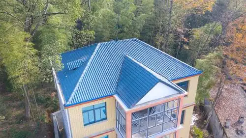 别墅屋顶四面倒水,如何搭配美观大气?怎么做四面倒水的树脂瓦屋顶屋面