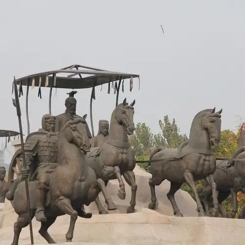 (楚王出征雕像)