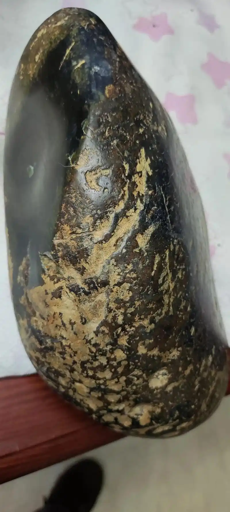 传说中的黑宝绿陨石(疑似),磁性中弱不均.打灯微弱透,类似墨 - 抖音