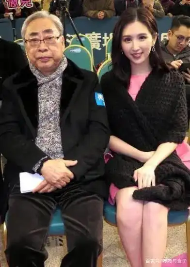 与小51岁的何傲儿交往,年纪越大女友越小,林建名到底凭什么?