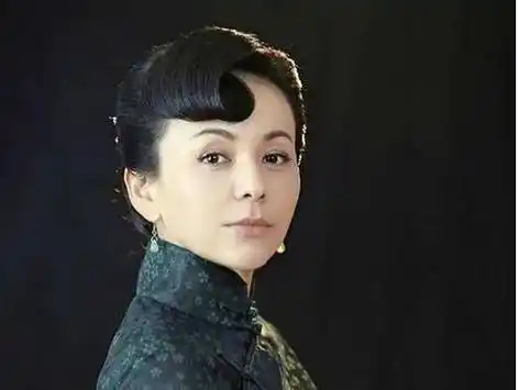 男有苗侨伟,女有刘嘉玲,还在谈情说爱,而有人早成爹妈