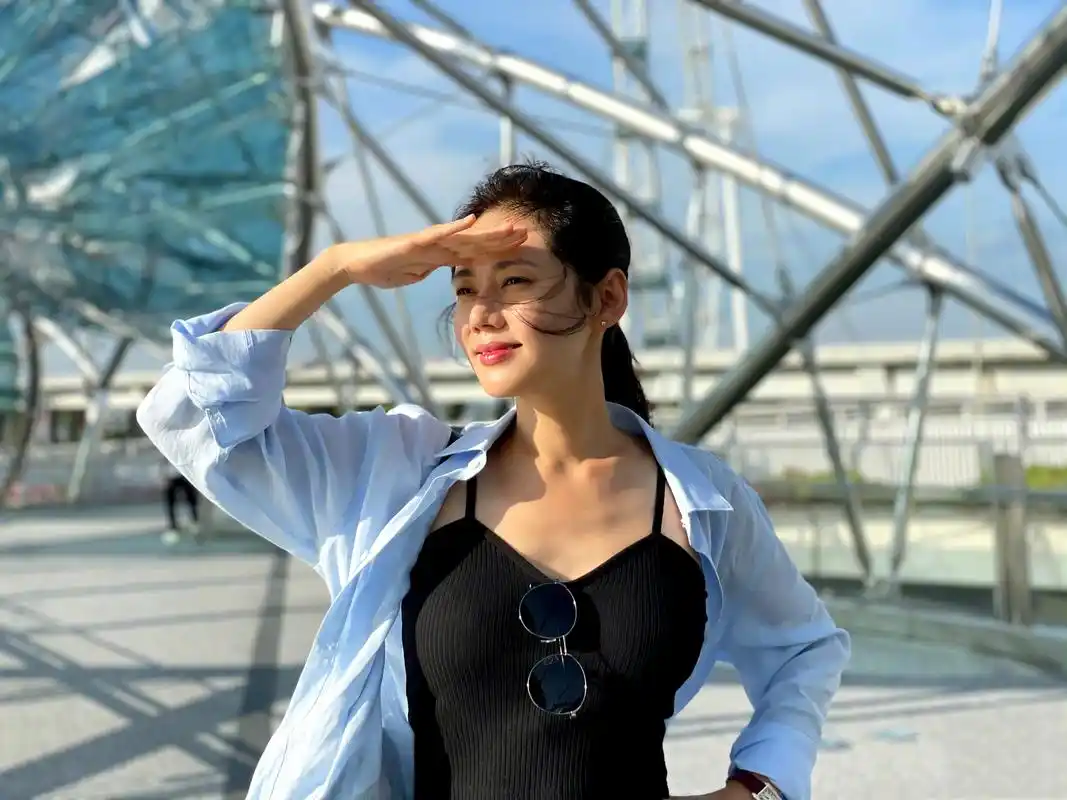 44岁的秋瓷炫与42岁的张娜拉,同为国产"韩星",如今差距巨大