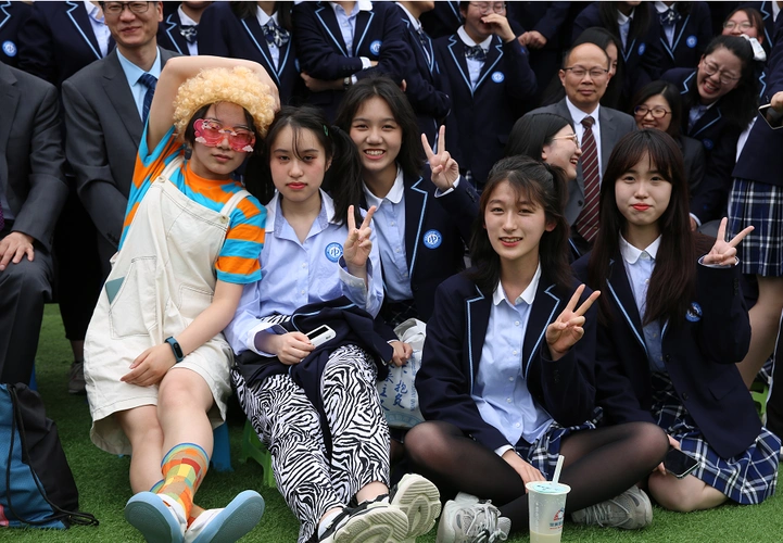 合肥一中开拍超级毕业照