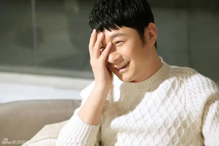 组图:萌叔田重最新写真 化身秋日暖男俘获人心