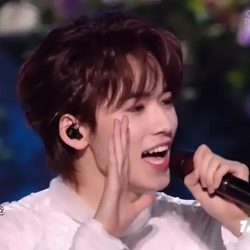 宋亚轩楼外楼演唱会##宋亚轩solo舞台不枉