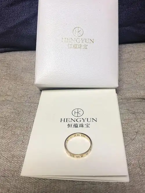 恒蘊珠宝罗马数字戒指11号 重量2.1克  内侧有钢印 实物比图片漂亮