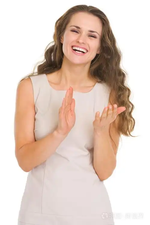 快乐正在鼓掌的年轻女人的肖像