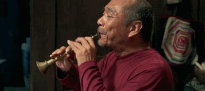 他的唢呐手艺,受乡民尊敬 .