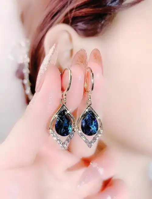 高级感蓝水晶菱形耳环女2021年新款气质网红轻奢耳饰几何耳扣耳坠