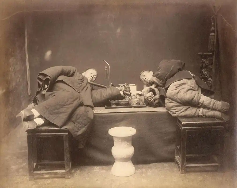 佚名 吸大烟的中国人