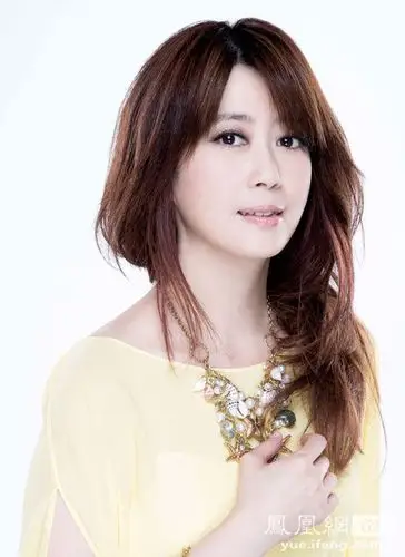 孟庭苇出席"佛诞节" 与星云法师齐聚灵山胜境