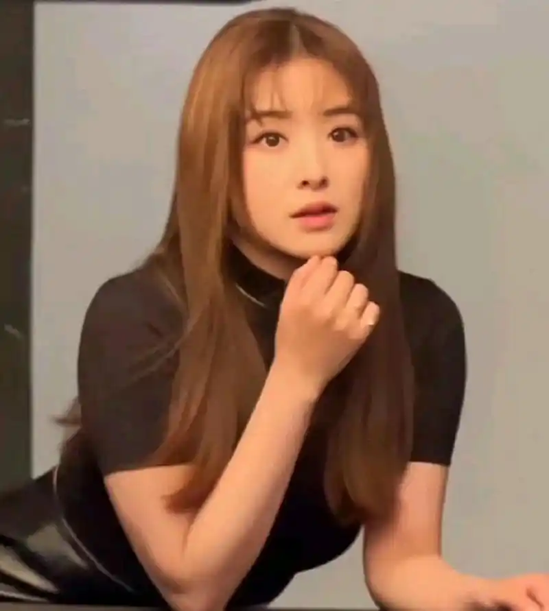 张含韵近照,感觉胖了不少!