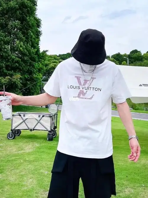 lv新款t恤