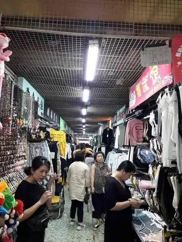 五爱市场服装城东7门(沈阳店)-"五爱街是我去过最大的服装城,去五爱