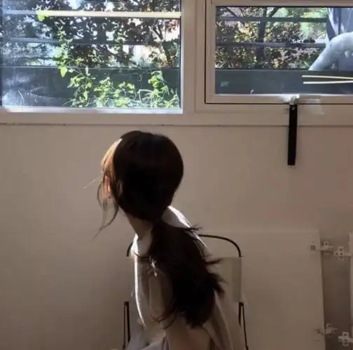 672021最火高冷女头侧脸