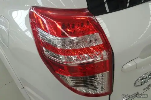 丰田rav4后尾灯