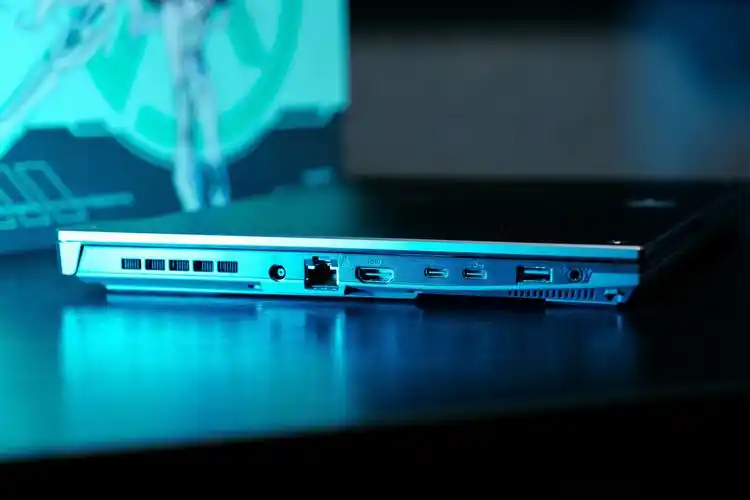 这边上手的是日蚀灰配色,相比于天选系列标志性的魔