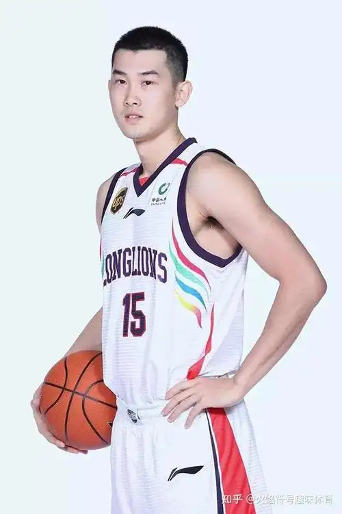 no.3,广州——李炎哲——身高211cm,体重135公斤