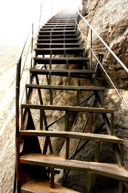 旅游出片,瀑布旁边爬天梯,10p