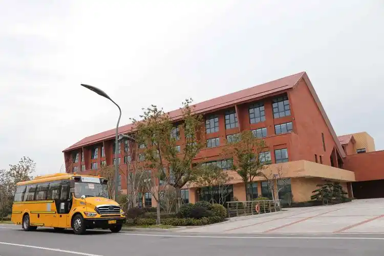 如皋市龙游湖外国语学校