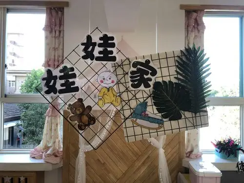 娃娃家是小班的特色区域,可以让宝贝们感受到角色扮演和同伴