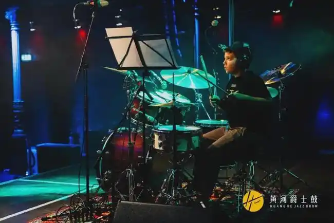 好想大声说爱你dylanf   《dylanf》架子鼓