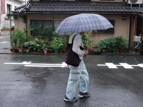 日本印象之——打伞的人