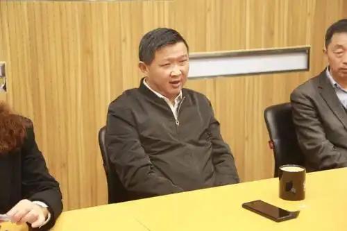 重庆沙坪坝区政府领导一行考察车库咖啡