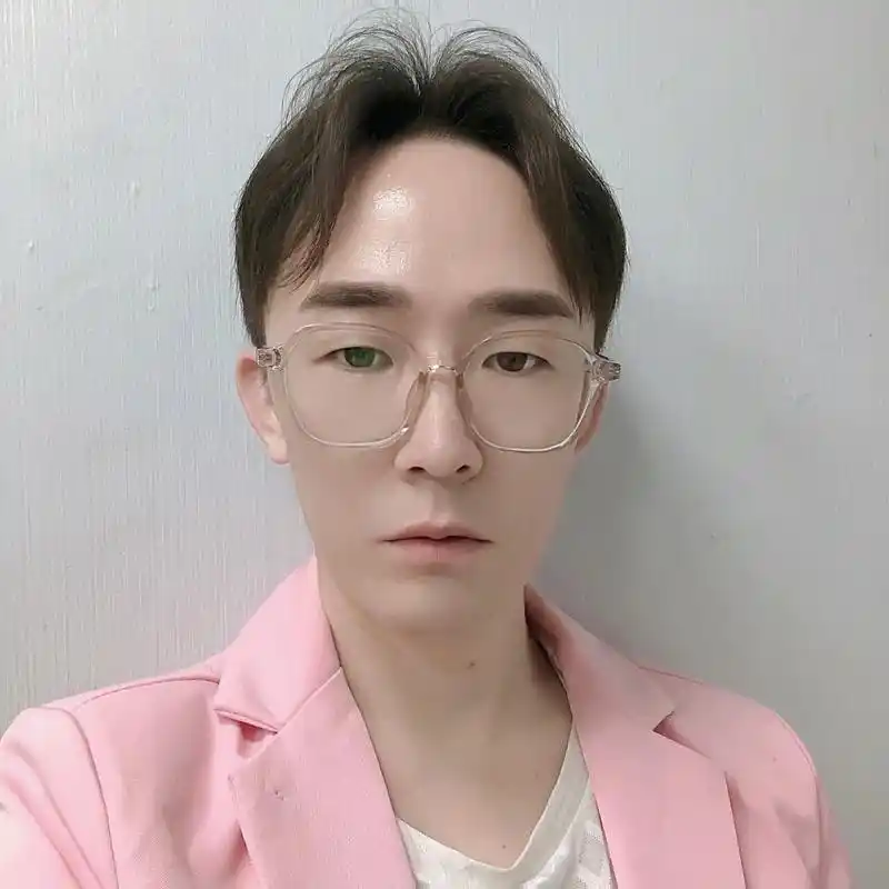 中分发型.自己的标配发型#眼镜杀 #潮男改造 - 抖音