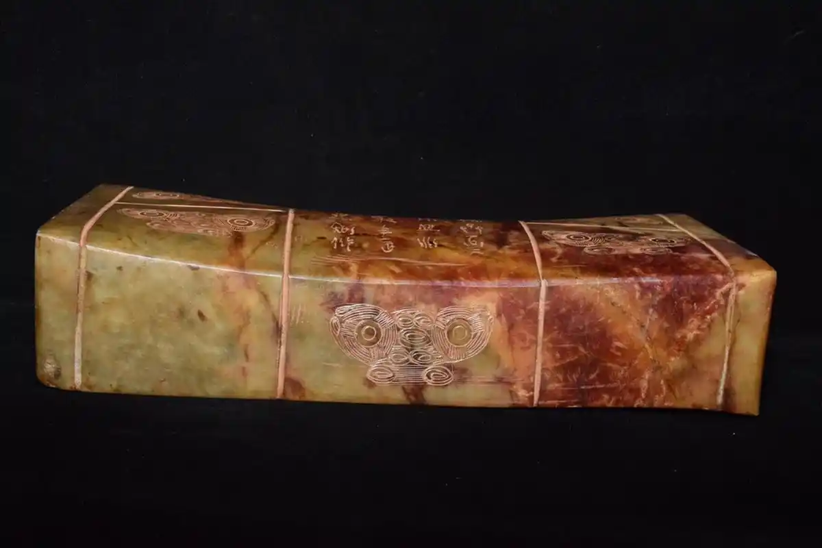 良渚文化老玉枕头,玉质透,包浆细腻,值得收藏,重量3.5千克