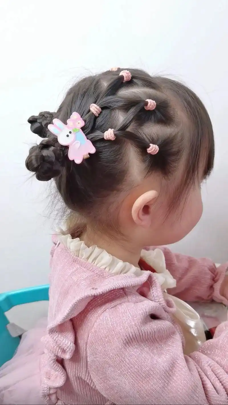 短发碎发多的宝宝可以这样扎丸子头,扎不起来 - 抖音