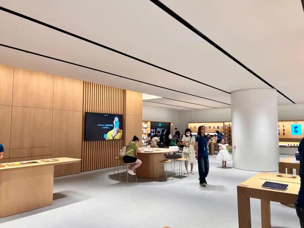 打卡武汉apple store          苹果直营店的陈列总是零售行业的学习