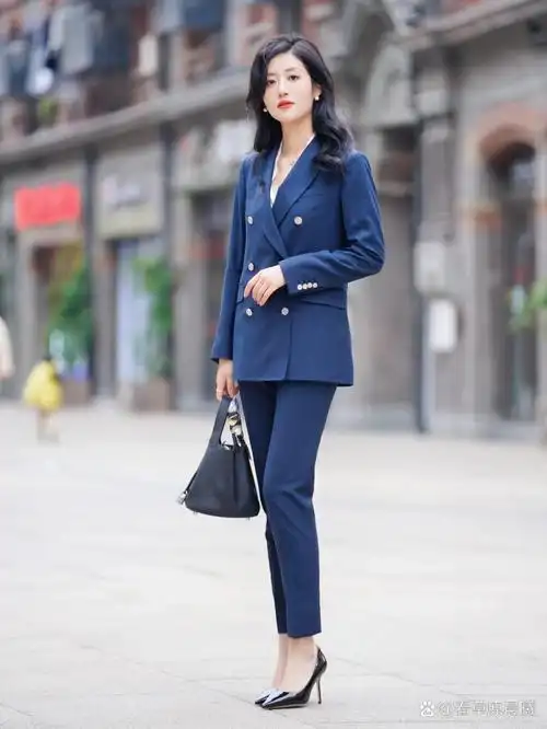 职场西服礼仪|女士正装西服穿搭礼仪指南
