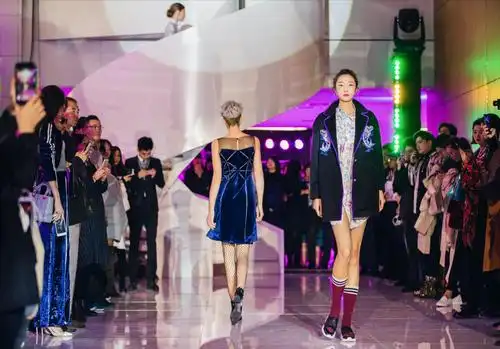 群星荟萃|zifei wang时装秀亮相星光范特西