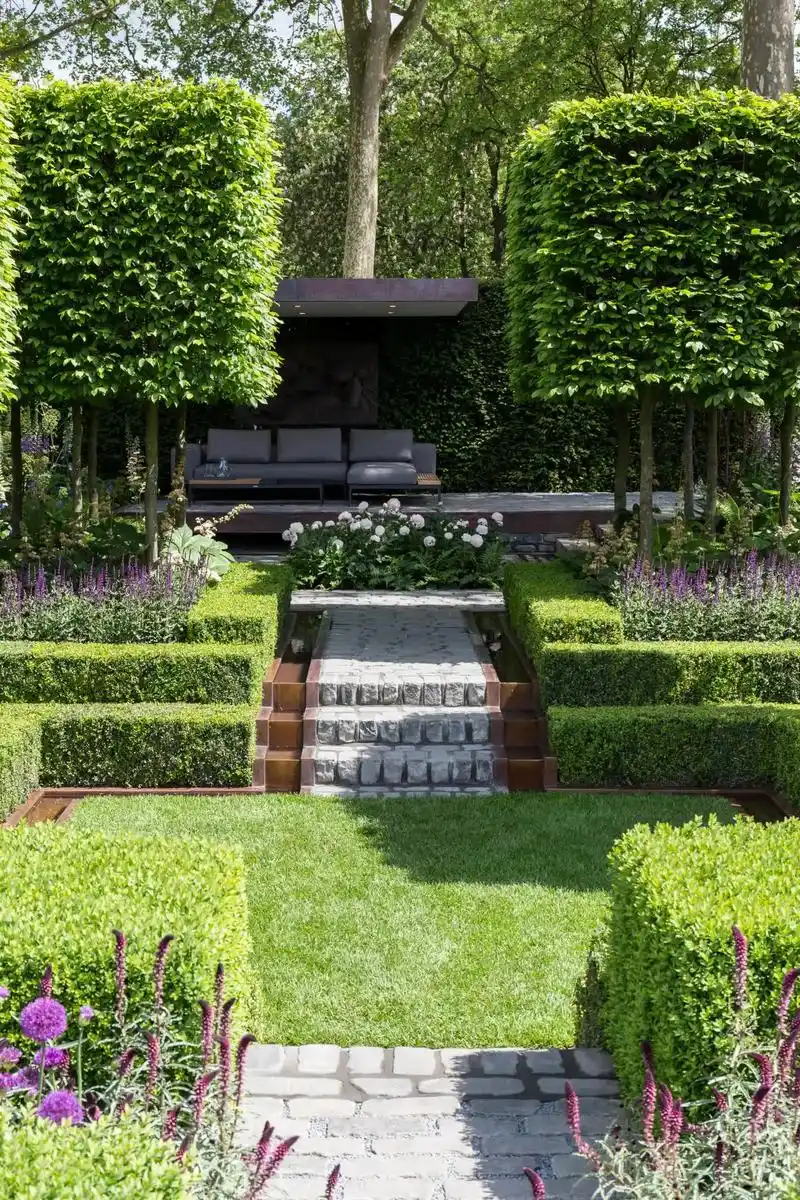 庭院造景之经典案例.精美的整形灌木,不一样的视觉体验,相信你 - 抖音