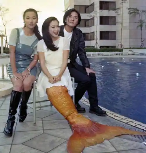 麦家琪担任女二号的电影《人鱼传说》非常受欢迎,男女主角分别是