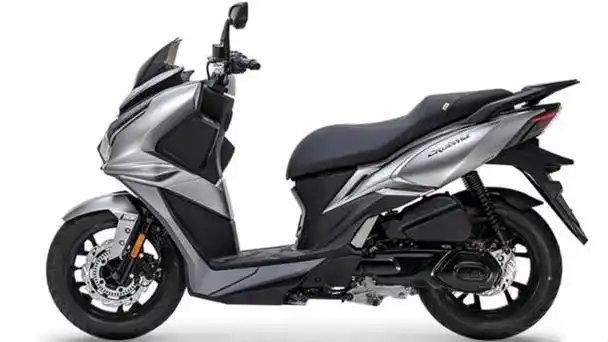 23款,三阳巡弋150,外观方面,对比老款前脸重新设计,放弃了原先精致