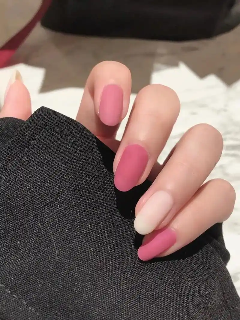 显白美甲海底捞美甲 这个配色好惊喜啊 #新年美甲 #显白美甲 - 抖音