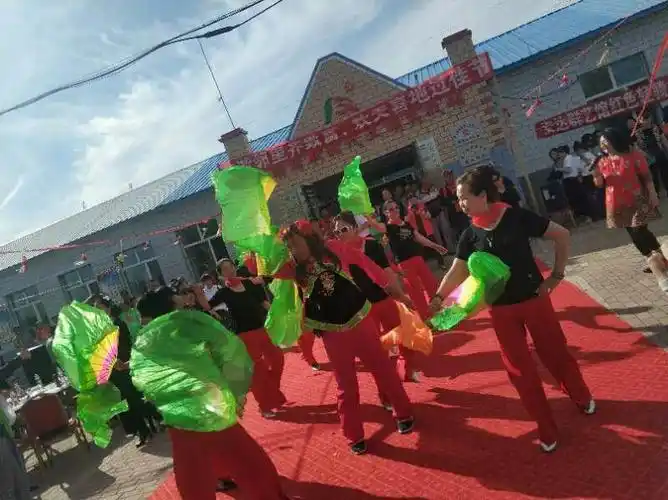 安达市古大湖镇黎明村委员会黎明村新时代文明实践站携手举办百家宴