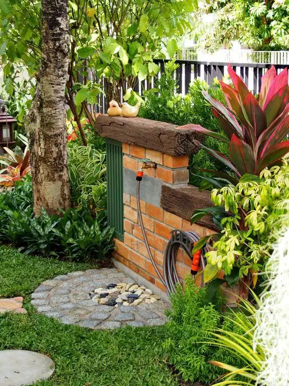 我以后有院子了,首先就砖砌户外洗手池,拿来浇花清洗,用着舒心