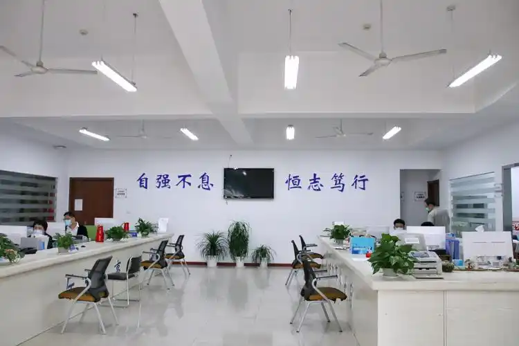 校工会根据"防疫有我,爱卫同行"相关工作的要求,联合学校办公室,校园