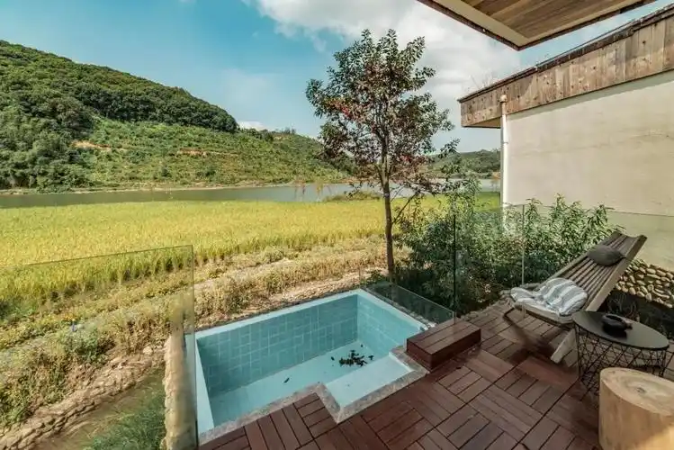 清远英德北江边,新开了一家私汤野奢民宿,好像人间仙境……【寻路记】