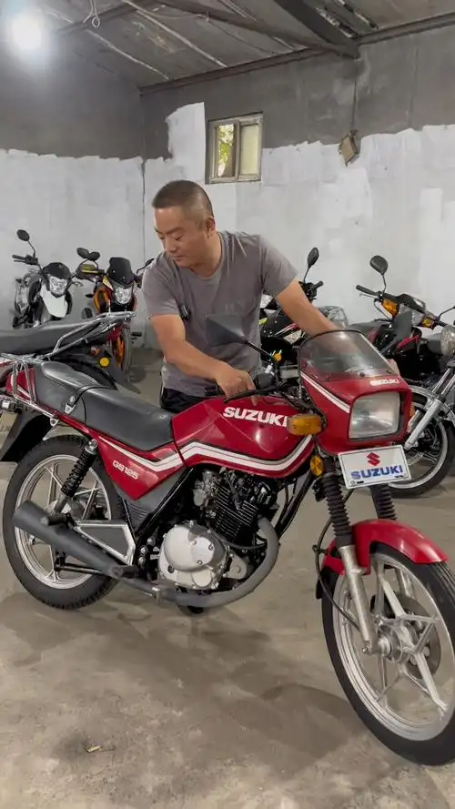 进口黑机铃木王gs125经典情怀老车