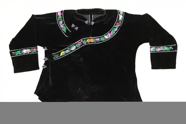 当代雷山苗族黑绒布右衽衣